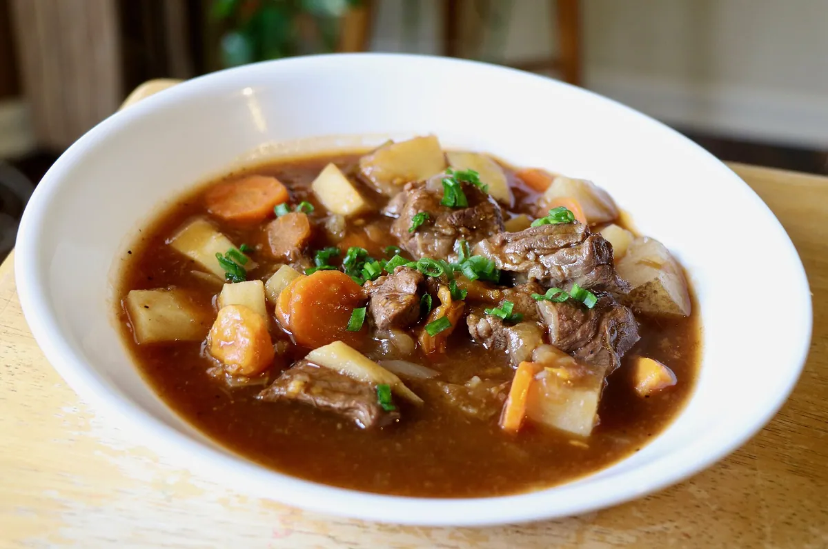 Gastropub food typical of The Dew Drop Inn